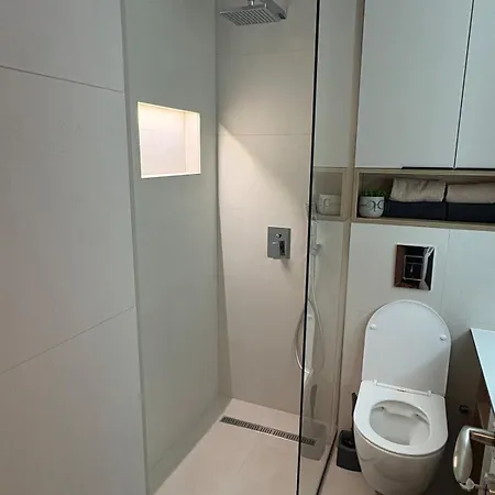 Stylish Renovated - Center